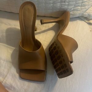 Bottega Veneta Tan Leather Mules
